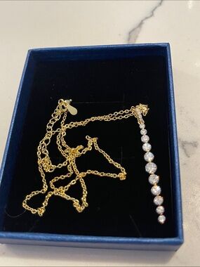 Gold Necklace w Graduated Clear Crystal Drop. Top quality. . Offer’s considered